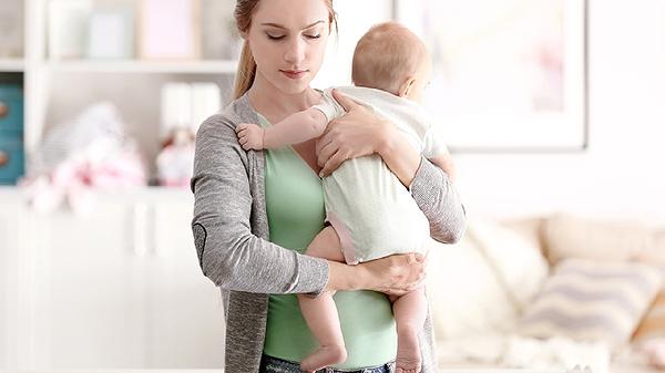 母乳喂养一天拉十多次正常吗
