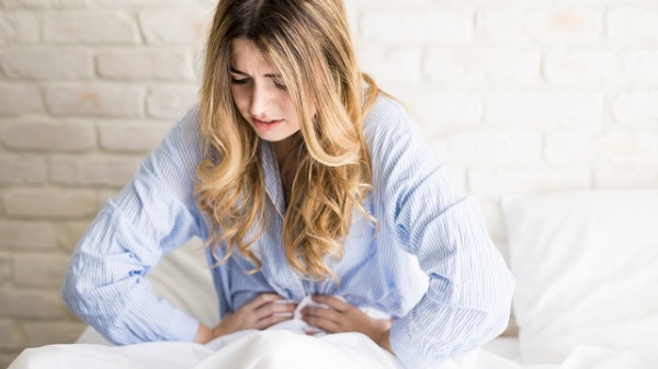 女生小腹右侧接近胯骨位置疼痛 女的分不清阑尾炎和盆腔炎