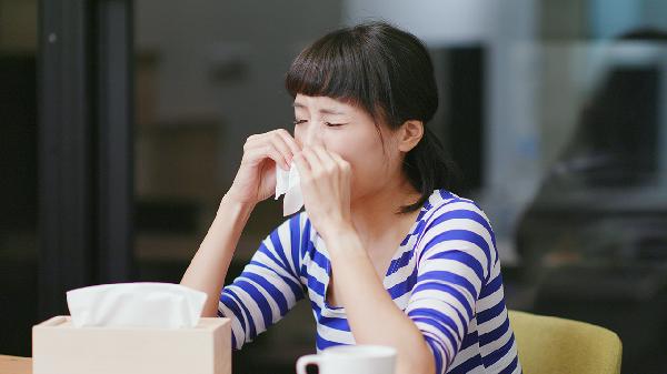 刚怀孕打喷嚏有影响吗