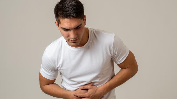 男人左侧腹部隐痛要警惕哪三种病
