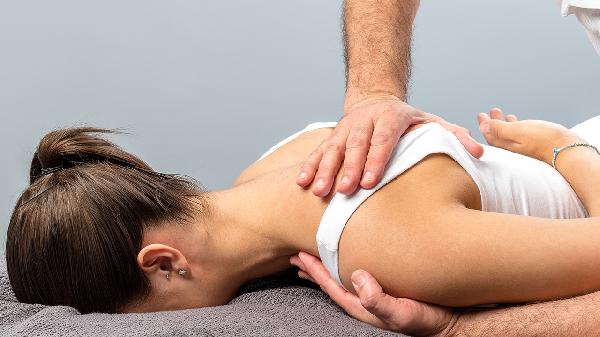急性腰扭伤如何调整复位