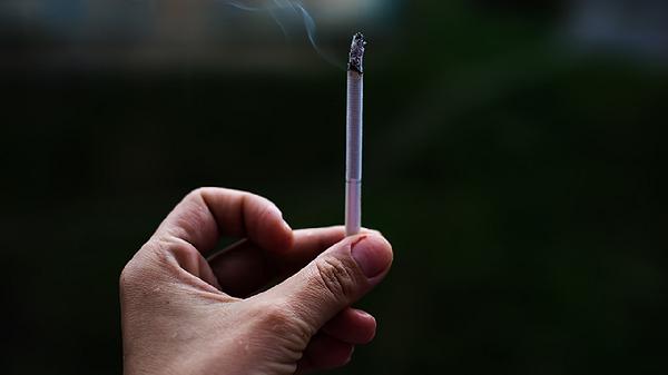 抽烟会导致口臭吗