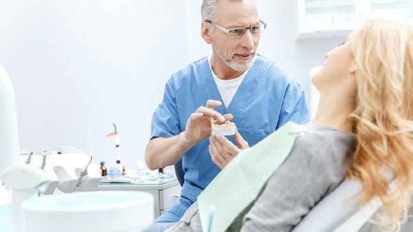 看腮帮子是挂口腔科吗